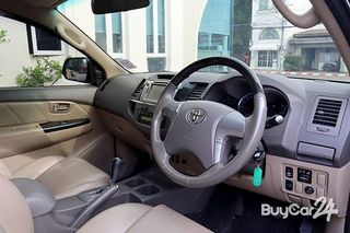 2012 Toyota FORTUNER (Year 12-15) 3.0 V thumbnail 9