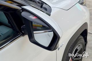 2024 Toyota Yaris Cross (Year 23-29) 1.5 HEV Premium thumbnail 7