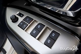 2019 Toyota INNOVA (Year 16-22) 2.8 Crysta V thumbnail 9