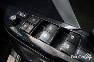2016 Toyota FORTUNER (Year 15-25) 2.4 V thumbnail 12