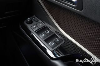 2019 Toyota C-HR (Year 17-23) 1.8 HV Hi thumbnail 14
