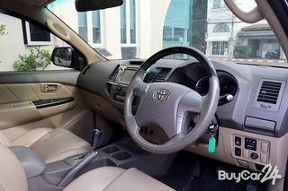 2012 Toyota FORTUNER (Year 12-15) 3.0 V thumbnail 9