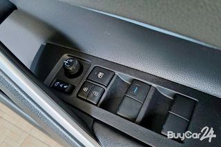 2021 Toyota Corolla Cross (Year 20-26) 1.8 Hybrid Premium Safety GR Sport thumbnail 13