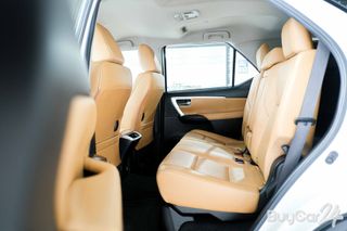 2016 Toyota FORTUNER (ปี 15-25) 2.8 V 4WD thumbnail 19