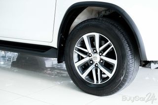 2016 Toyota FORTUNER (ปี 15-25) 2.8 V 4WD thumbnail 9